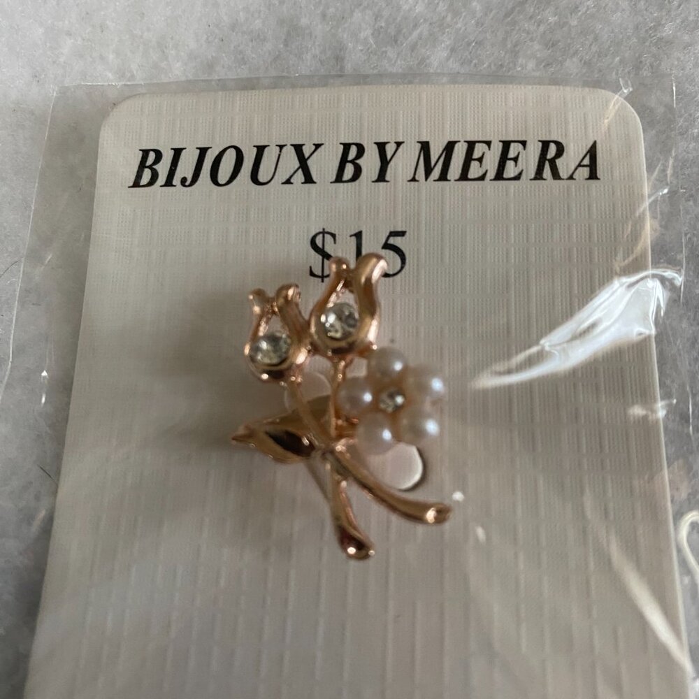 Flower shaped Pin - Picture 2 of 2
